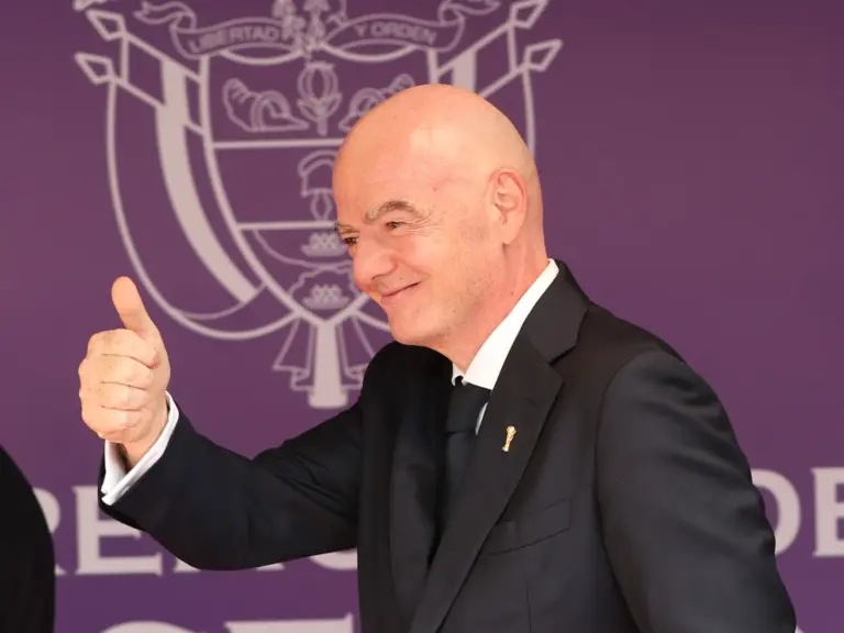 Oceania declares support for Infantino in boost for Fifa president but New Zealand breaks ranks